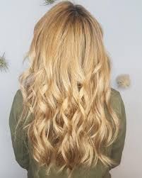 Warm honey blonde waves